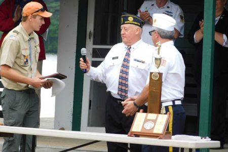 Cdr Mike Davis and OC present awards to troop 821.jpg