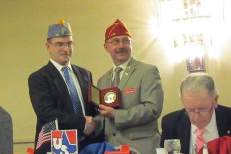 SAL Cdr presents gift to Natl Cdr.jpg